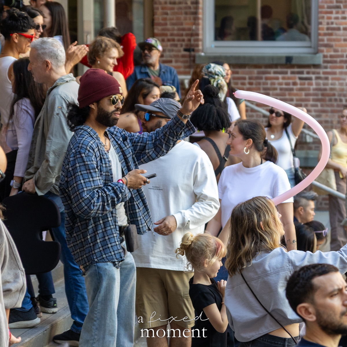 Gesture balloon crowd