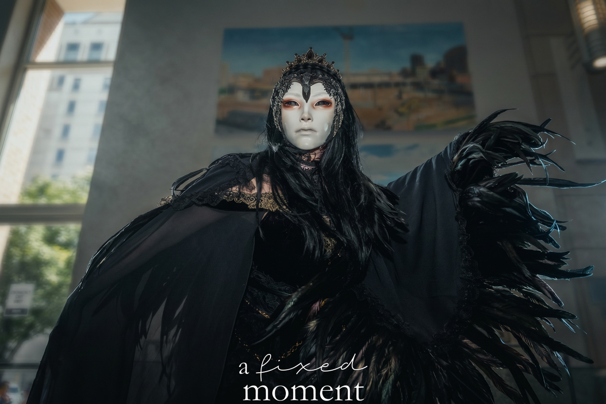 Dark feathered masked fantasy cosplay by nickellynn_cosplay at Fan Expo Philadelphia 2026