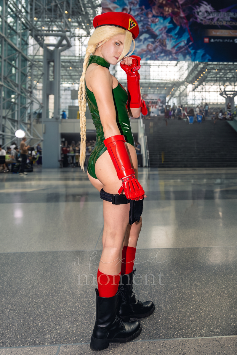 @hexkatt poses as Cammy during Anime NYC 2026