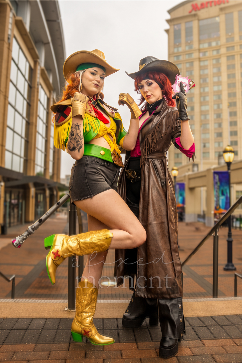 Rogue and Gambit X-Men cosplay by blooodiemaryy and taymmars at ConnectiCon 2026