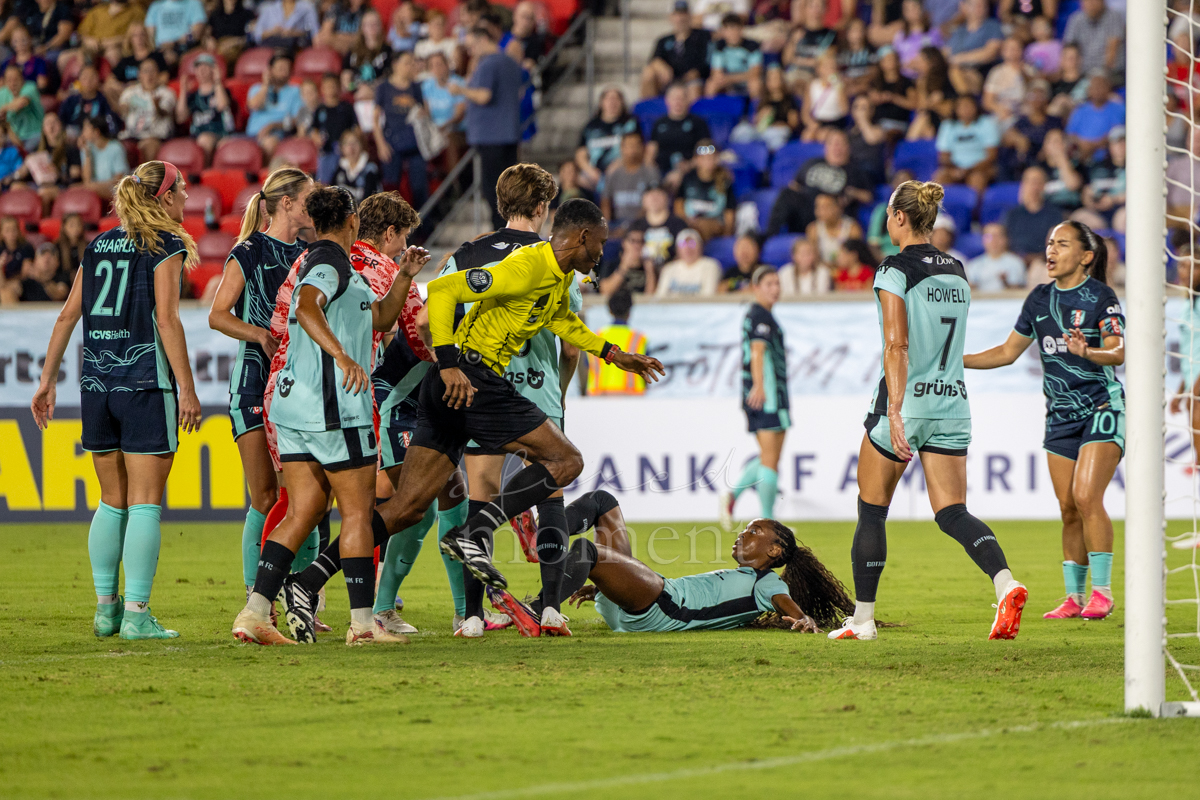 Players react after a goalmouth sequence during Gotham FC's match against Kansas City Current