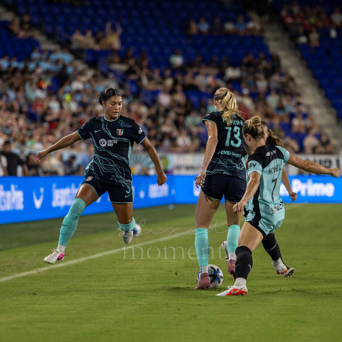 A Gotham FC shot travels through the Kansas City Current defense