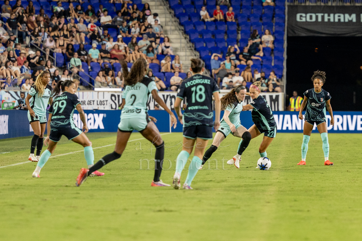 Rose Lavelle controls the ball for Gotham FC against Kansas City Current